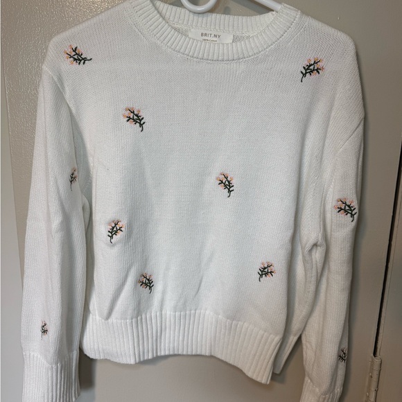 Brit. NY Sweaters - White Floral Embroidered Sweater- Medium